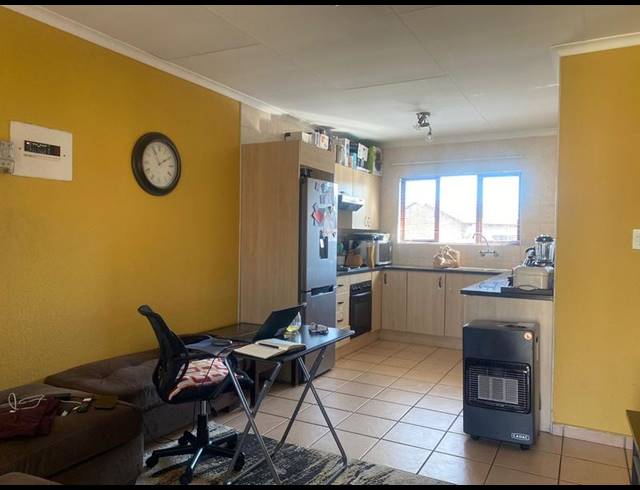 2 BEDROOM TOWNHOUSE FOR SALE IN MEREDALE